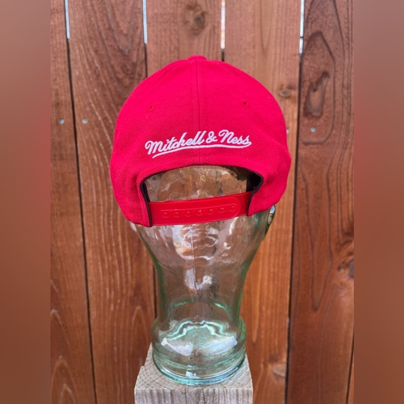 Chicago Bulls Mitchell & Ness SnapBack Hat - Picture 3 of 3